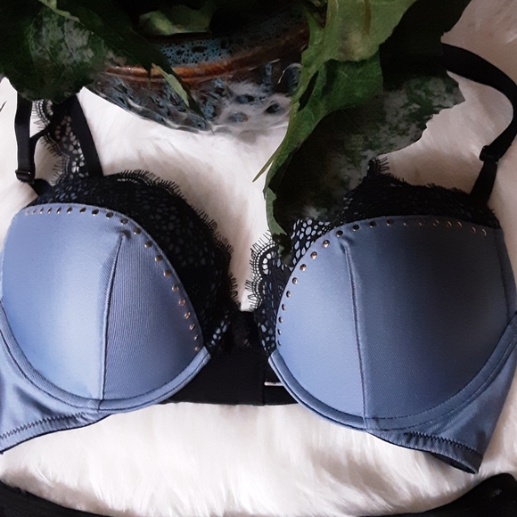 NWOT VICTORIAS SECRET BRA AND PANTIE SET - Picture 2 of 7